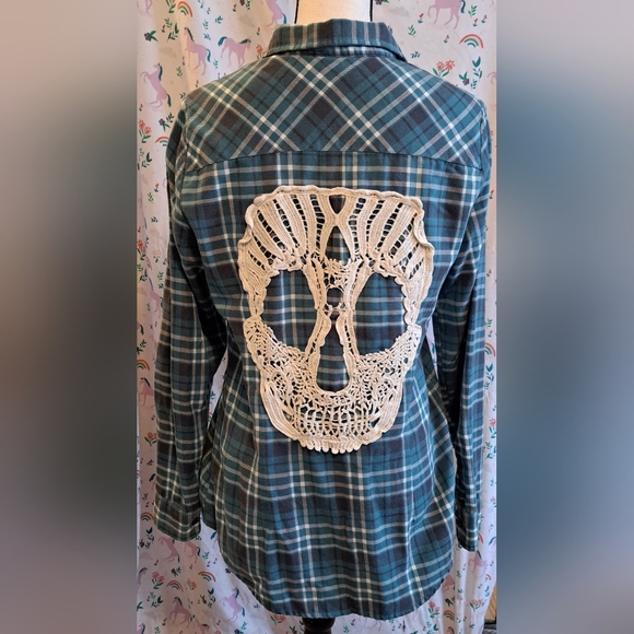 Y2K Hot Topic Aqua Plaid Leave Skull Casual Long Sleeve Collar Shirt Top SZ M - Picture 1 of 5